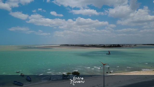 Vista Aérea de Camocim: Paraíso no Litoral do Ceará