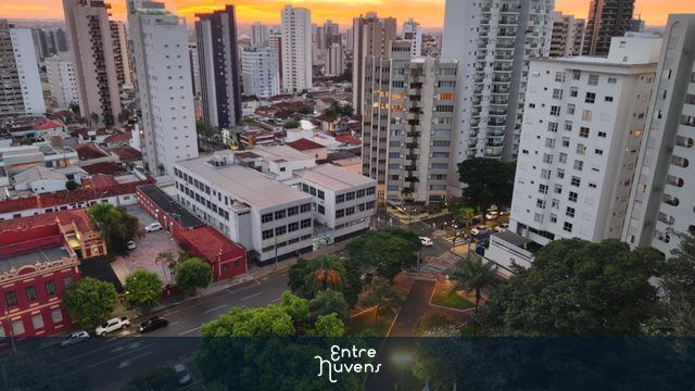 Vista Aérea de Uberlândia ao Pôr do Sol: O Charme da Cidade — vídeo aéreo de Ribeirão Preto