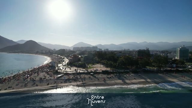 Vista Aérea Espetacular da Praia do Recreio dos Bandeirantes no Rio de Janeiro