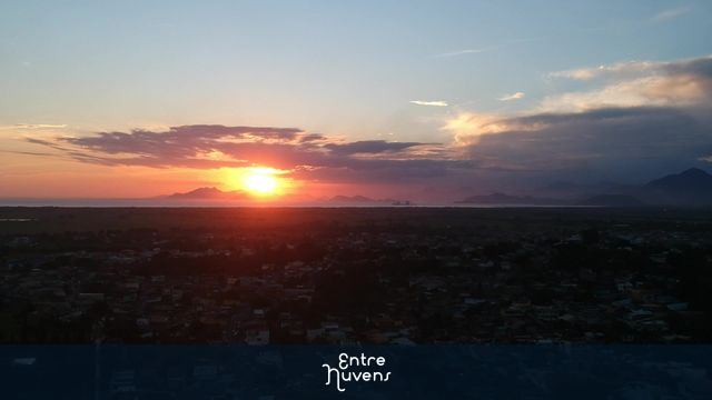VISTA AEREA PÔR DO SOL NO BAIRRO DE SANTA CRUZ- RIO DE JANEIRO