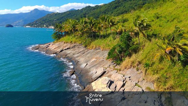 Vista aérea próxima a praia da feiticeira - Ilhabela
