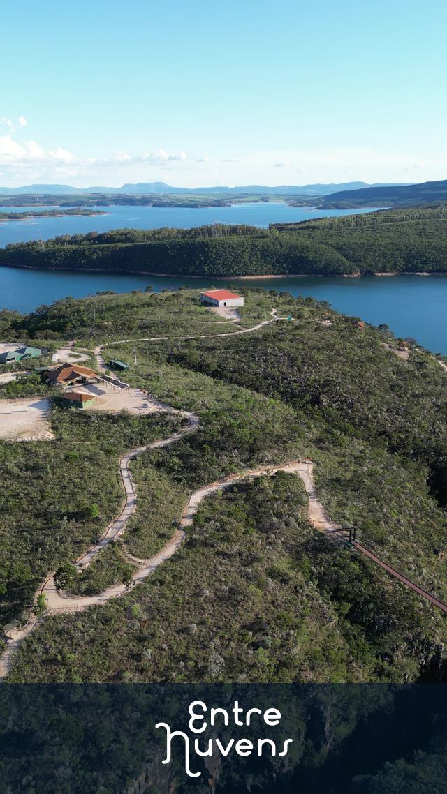 Vista áerea sobre o Parque Mirante dos Canyons na região de Capitólio MG