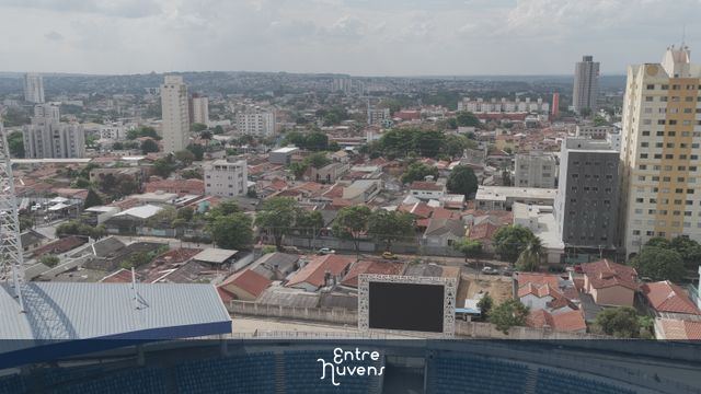 Vista aérea urbana com estádio em destaque — vídeo aéreo de Goiânia