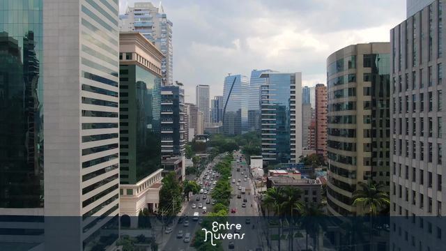 Vista da Avenida Presidente Juscelino Kubitschek — vídeo aéreo de São Paulo
