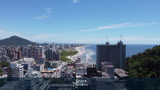 Vista de Caiobá pela Praia Mansa — vídeo aéreo de Matinhos