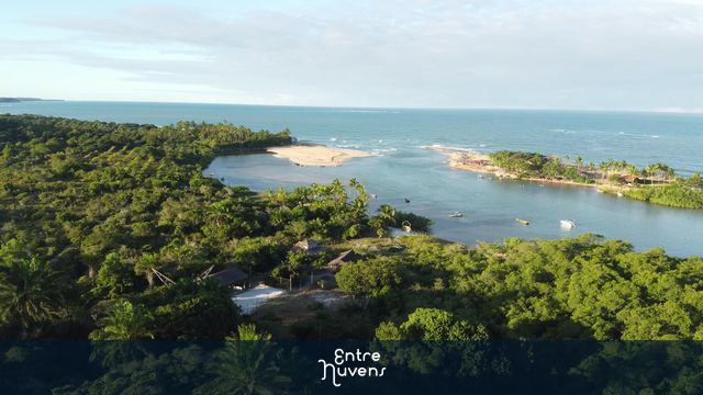Vista de Caraíva - Bahia - Brasil - (pousada bela vista) — vídeo aéreo de Caraíbas