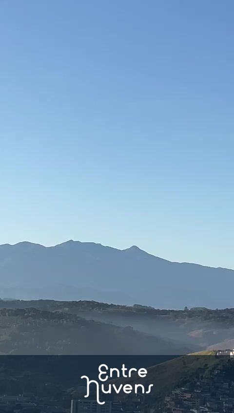 Vista do pico da Bandeira — vídeo aéreo de Manhuaçu