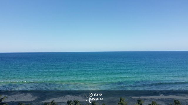 Vista Panorâmica do Oceano e Praia Tropical — vídeo aéreo de Lauro de Freitas