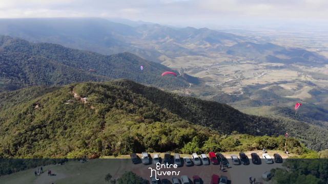 Voo livre no Pico Agudo em Santo Antonio do Pinhal-SP — vídeo aéreo de Santo Antônio do Pinhal