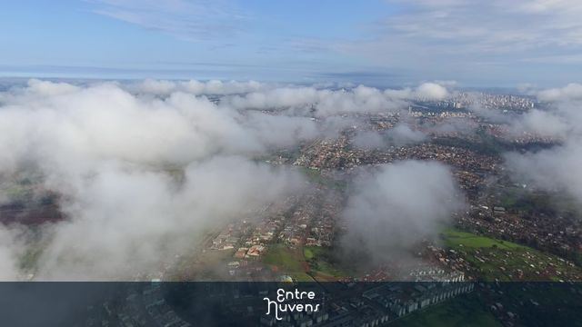 Vôo por cima das nuvens  — vídeo aéreo de Londrina