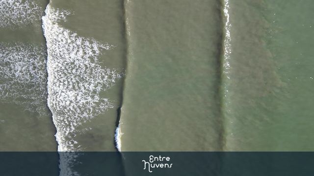 waves peruibe — vídeo aéreo de Peruíbe