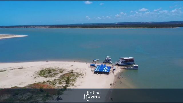 Zoom out da ilha dos namorados SE — vídeo aéreo de Aracaju